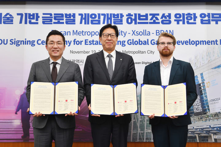 [부산=뉴시스] 부산시는 세계적인 게임 결제 플랫폼 기업 엑솔라(Xsolla), 부산디지털자산거래소(BDAN)와 연제구 시청 영상회의실에서 '신기술 기반 글로벌 게임개발 허브 조성을 위한 업무협약(MOU)'을 19일 체결했다. (사진=부산시 제공) 2024.11.19. photo@newsis.com *재판매 및 DB 금지