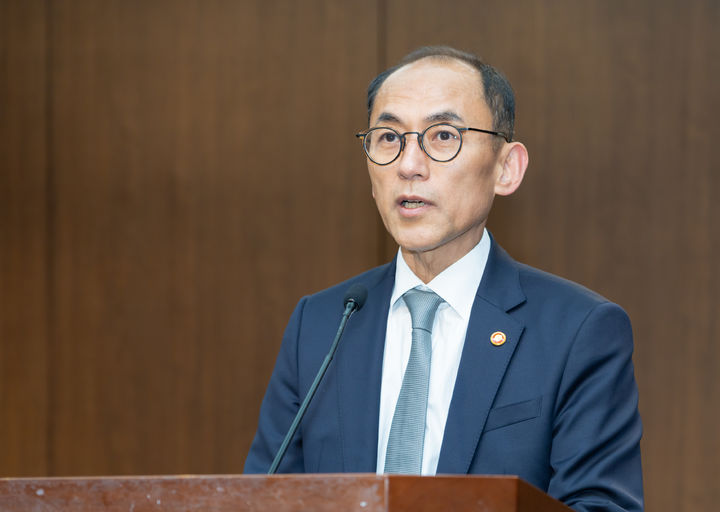 [서울=뉴시스] 김근수 기자 = 고학수 개인정보보호위원회 위원장이 20일 오후 서울 중구 은행회관에서 개최된 개인정보 정책포럼에서 개회사를 하고 있다. (사진= 개인정보보호위원회 제공) 2024.11.20. photo@newsis.com *재판매 및 DB 금지