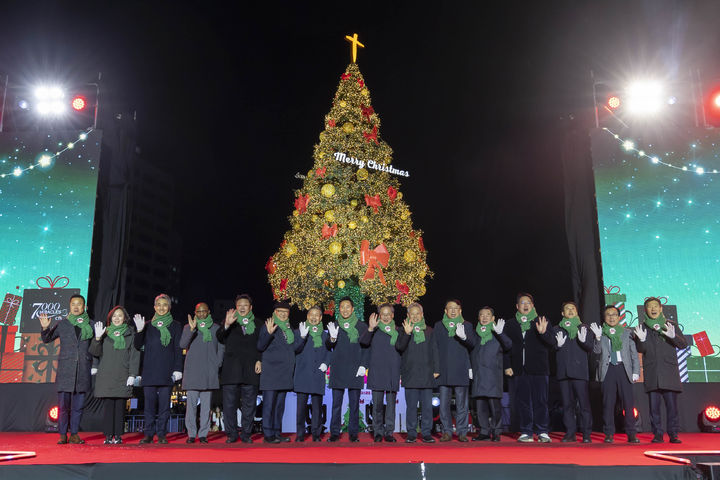 [서울=뉴시스] '2024 대한민국 성탄 축제, 성탄 트리 점등식 (사진=CTS기독교TV 제공) 2024.11.21. photo@newsis.com *재판매 및 DB 금지