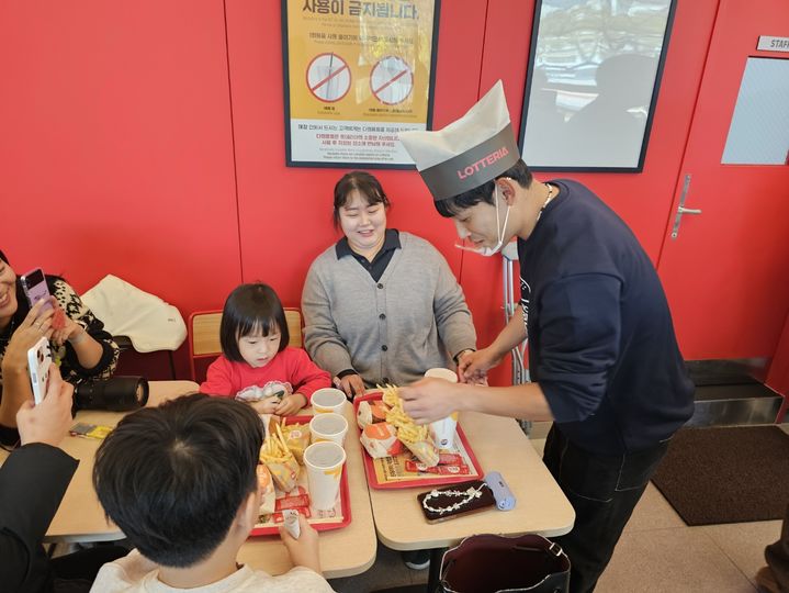  롯데 자이언츠가 롯데지주, 롯데 GRS와 함께 발달 장애인을 위한 '드림 카페 with 비로소' 행사를 열었다. (사진=롯데 제공) *재판매 및 DB 금지