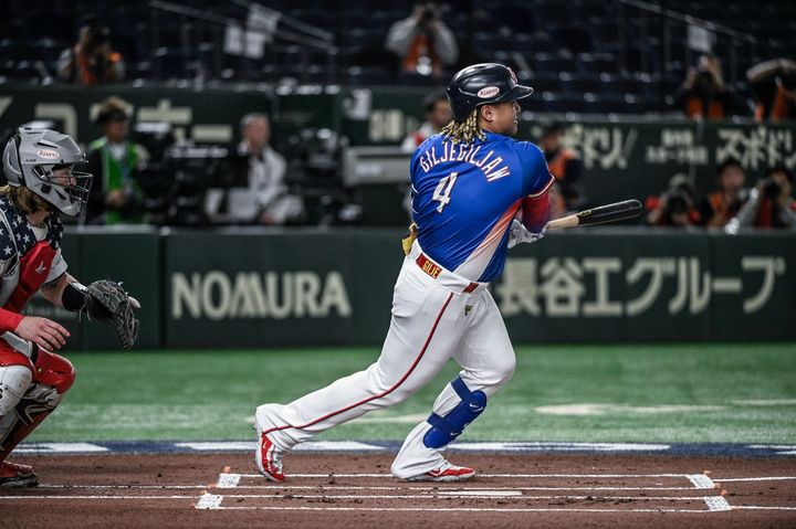 [서울=뉴시스] 대만이 22일 일본 도쿄돔에서 열린 2024 세계야구소프트볼연맹(WBSC) 프리미어12 슈퍼라운드 두 번째 경기에서 미국에 8-2 완승을 거뒀다. 사진은 타석에 들어선 대만의 지리지라오 궁관. (사진=프리미어12 공식 SNS 캡처) 2024.11.22.  *재판매 및 DB 금지