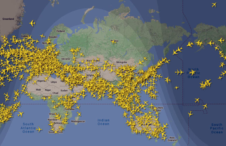 [서울=뉴시스] 항공기 위치정보 사이트인 '플라이트레이더24(flightradar24)에 항공기들이 러시아 영공을 우회하고 있다. 2024.11.24. (사진=flightradar24 캡쳐) photo@newsis.com *재판매 및 DB 금지