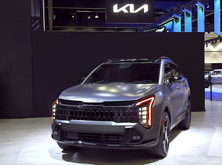 [서울=뉴시스] 21일(현지시각) 미국 LA 컨벤션 센터에서 열린 2024 LA 오토쇼에서 기아 더 뉴 스포티지가 전시돼 있다. (사진=기아 제공) 2024.11.22. photo@newsis.com *재판매 및 DB 금지