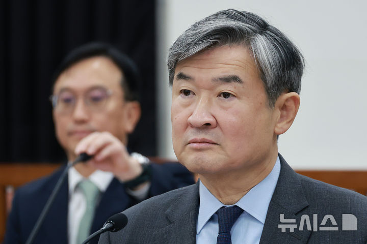 [서울=뉴시스] 국회사진기자단 = 조태용 국가정보원장이 22일 오전 서울 여의도 국회에서 열린 정보위원회 전체회의에 출석하고 있다. 2024.11.22. photo@newsis.com