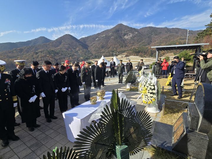 [서울=뉴시스]해병대사령부는 23일 연평도 포격전 제14주년을 맞아 국립대전현충원에서 전투영웅 추모 및 전승기념 행사를 거행했다고 밝혔다. (사진=해병대사령부 제공) 2024.11.23. *재판매 및 DB 금지