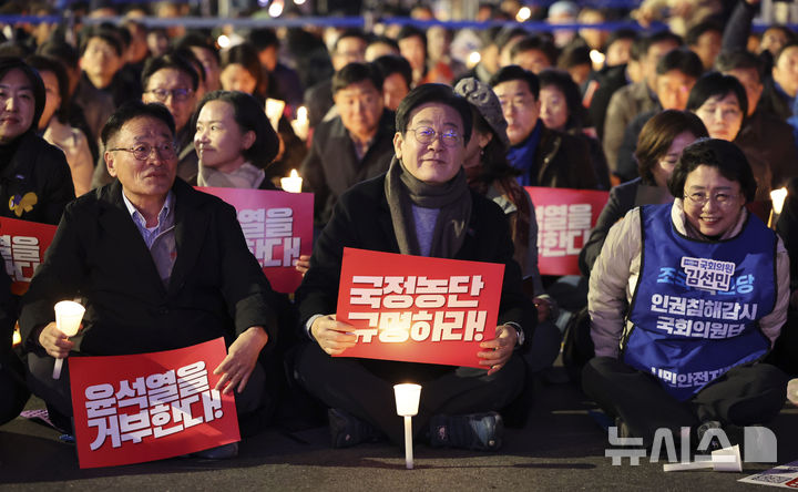 [서울=뉴시스] 김근수 기자 = 이재명 더불어민주당 대표가 지난 23일 서울 종로구 광화문 광장에서 열린 ‘김건희-채상병 특검 추진! 국정농단 규명! 윤석열을 거부한다’ 2차 시민행진 집회에서 참석해 있다. 2024.11.23. ks@newsis.com