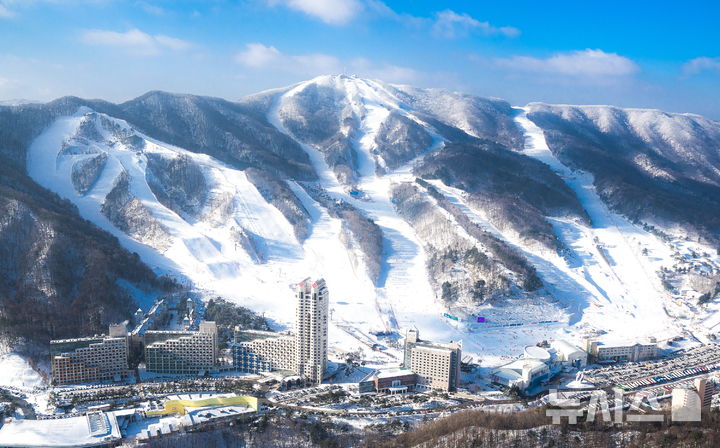 [서울=뉴시스] 휘닉스 파크 겨울 전경. (사진= 휘닉스 파크 제공)