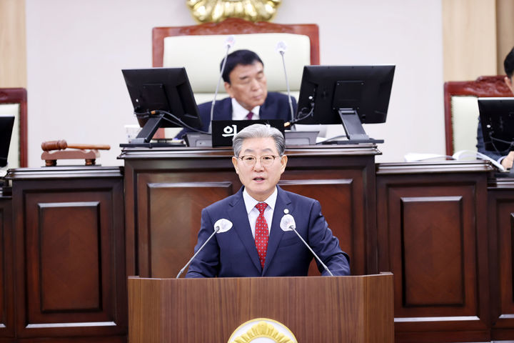 [의령=뉴시스]25일 의령군의회에서 열린 제289회 정례회 오태완 의령군수 시정연설.(사진=의령군 제공) 2024.11.25.photo@newsis.com *재판매 및 DB 금지