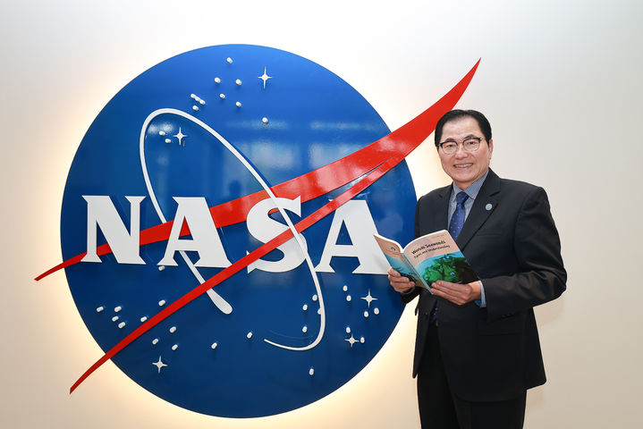 [광주=뉴시스] 완도군은 25일 신우철 군수가 미국 항공우주청(NASA)과 에너지부 산하 에너지고등계획원(ARPA-E)을 방문해 해조류 블루카본 인증 등에 대해 협의했다고 밝혔다. (사진=완도군 제공). 2025.11.25. photo@newsis.com *재판매 및 DB 금지