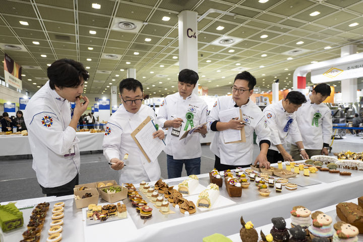 농촌진흥청과 한국제과기능장협회는 올해 '제8회 국산 밀 활용 제과·제빵 아이디어 공모전'을 열고 올해의 국산 밀 과자와 빵을 선정했다고 26일 밝혔다. (사진 = 농진청 제공) 2024.11.26.  *재판매 및 DB 금지