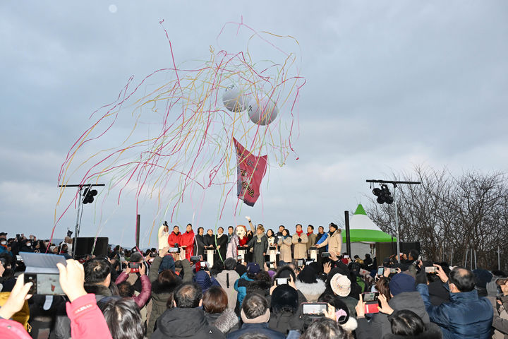 [울산=뉴시스] 구미현 기자 = 울산 병영성 해맞이 행사 (사진=울산시 중구 제공) photo@newsis.com *재판매 및 DB 금지