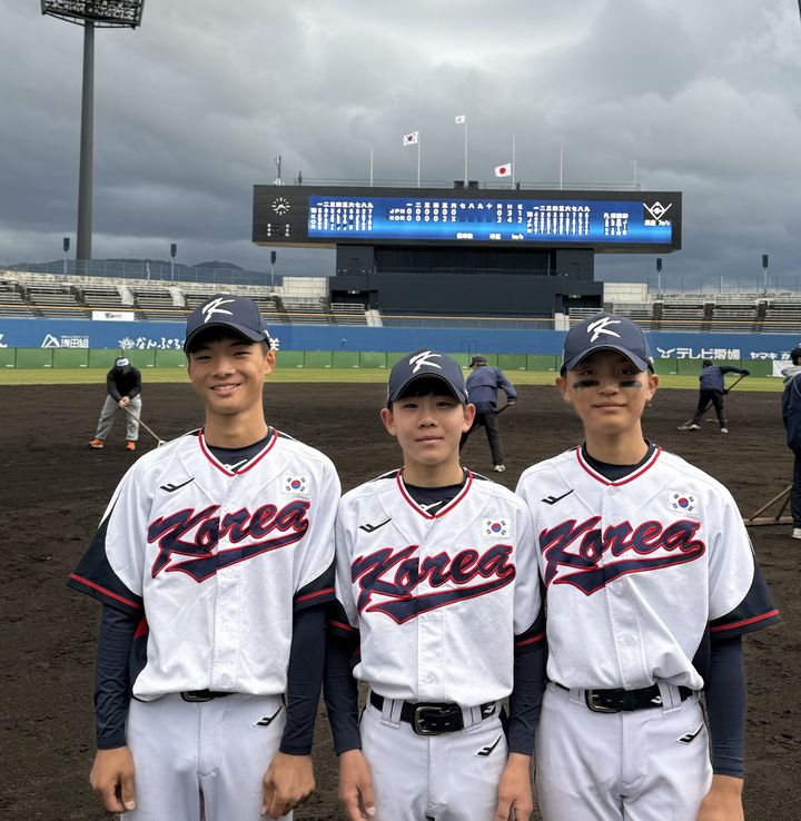 [서울=뉴시스] 한국 12세 이하 야구대표팀. 왼쪽부터 정양우, 오승환, 박선홍. (사진 = 대한야구소프트볼협회 제공) *재판매 및 DB 금지