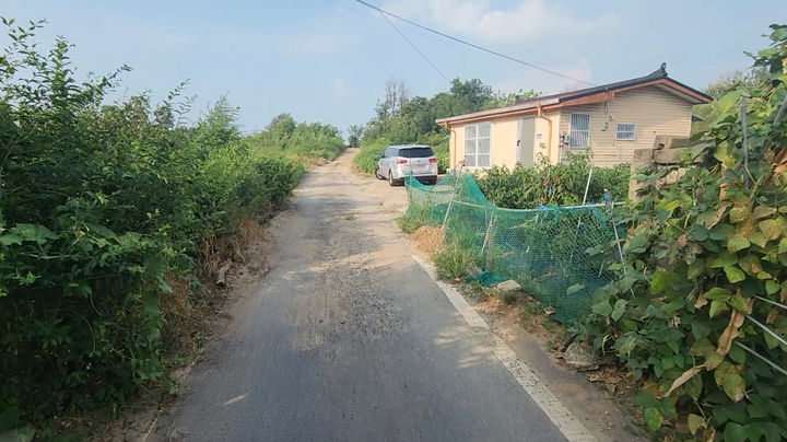 [부산=뉴시스] 경기도 파주시 한 야산에 있는 마약 제조 공장. (사진=부산경찰청 제공) 2024.11.28. photo@newsis.com *재판매 및 DB 금지