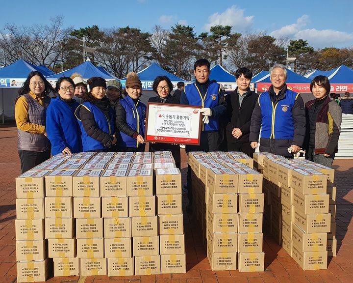 국제로타리3700지구 경산중앙RC·경산퀸즈RC, 경산시에 김장김치 150박스 전달 (사진=경산시 제공) *재판매 및 DB 금지