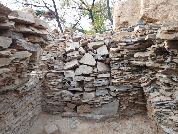 [창녕=뉴시스] 창녕 왕산리 왕미마을 석실 내부 입구부 전경. (사진=창녕군 제공) 2024.11.28. photo@newsis.com *재판매 및 DB 금지