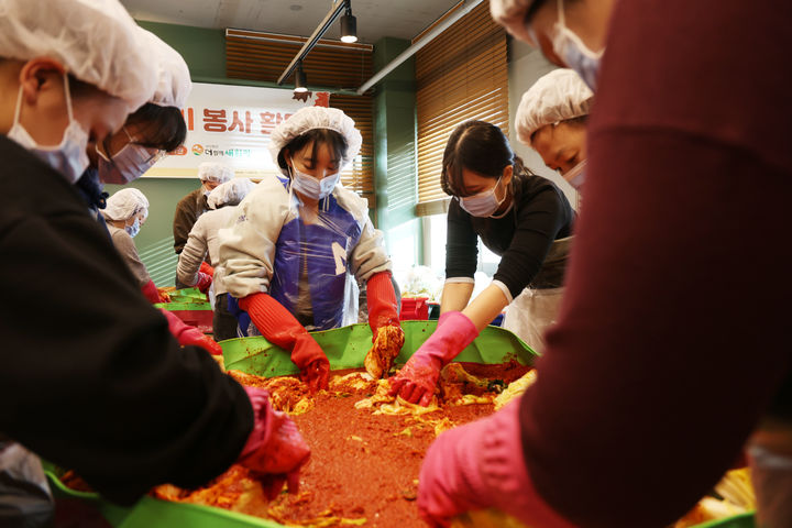 명지대, 2024 사랑의 김장 나누기 봉사활동 (사진=명지대 제공) *재판매 및 DB 금지