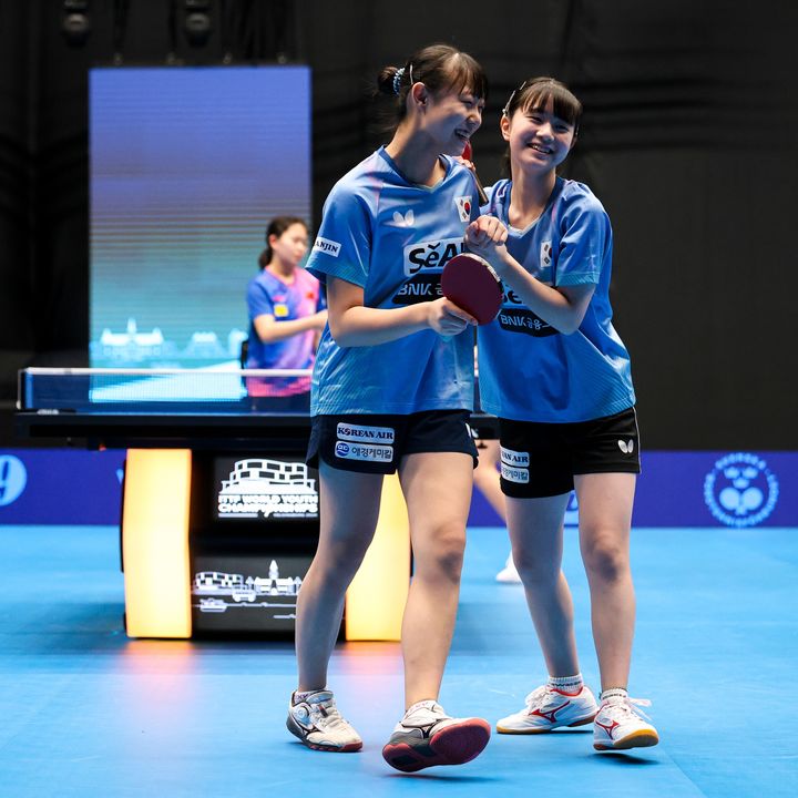 [서울=뉴시스] 2024 국제탁구연맹(ITTF) 세계청소년선수권대회 15세 이하(U-15) 여자복식에서 은메달을 획득한 최서연-허예림 조. (사진=ITTF SNS 캡처) *재판매 및 DB 금지