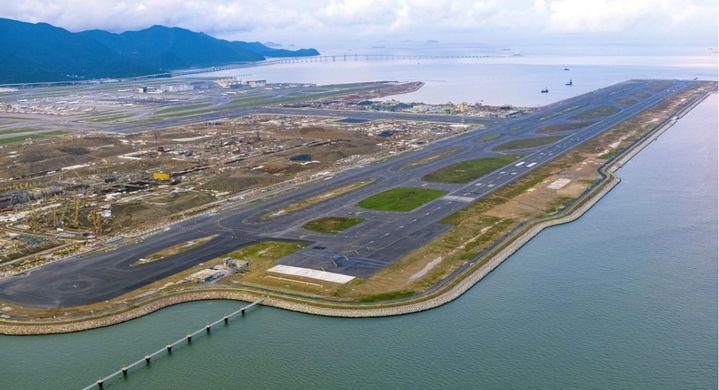 3개 활주로로 확장된 홍콩 란터우 국제공항.(사진 SCMP) 2024.11.29. *재판매 및 DB 금지