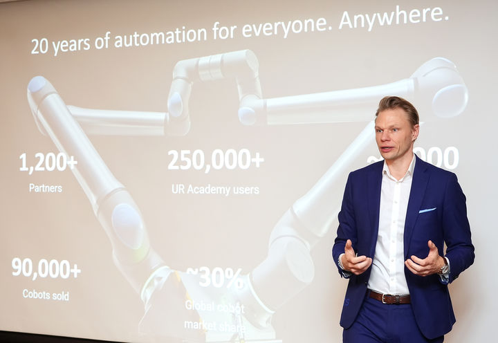 [서울=뉴시스] 세계 협동로봇 시장 1위 기업 유니버설 로봇의 킴 포블슨 유니버설 로봇 최고경영자(CEO)가 29일 서울 강남구 삼성동 그랜드 인터콘티넨탈 호텔에서 유니버설 로봇의 미션과 비전에 대해 설명하고 있다. (사진=유니버설 로봇 제공) 2024.11.29 photo@newsis.com *재판매 및 DB 금지