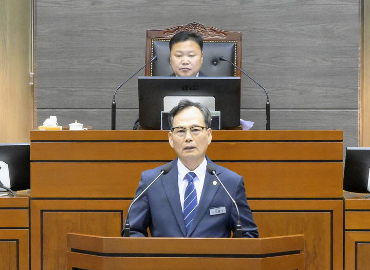 [순창=뉴시스] 29일 개회한 순창군의회의 제290회 임시회, 최용수 의원이 '생활인구 확대를 위한 정책 제언'을 주제로 '5분 자유발언'을 하고 있다. *재판매 및 DB 금지