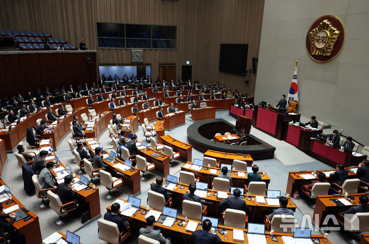 [서울=뉴시스] 고승민 기자 = 박정 국회 예결위원장이 29일 서울 여의도 국회에서 열린 제418회 국회(정기회) 제13차 예산결산특별위원회를 주재하고 있다. 2024.11.29. kkssmm99@newsis.com