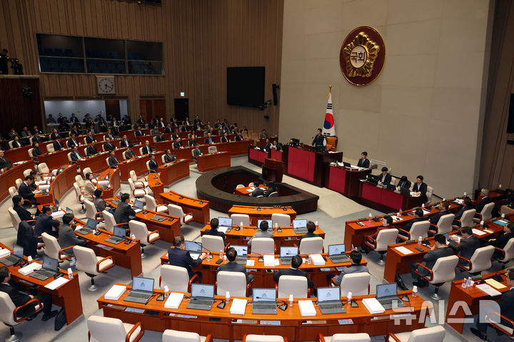 [서울=뉴시스] 고승민 기자 = 박정 국회 예결위원장이 지난달 29일 서울 여의도 국회에서 제418회 국회(정기회) 제13차 예산결산특별위원회를 주재하고 있다. 2024.11.29. kkssmm99@newsis.com