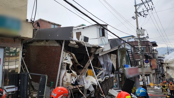 [성남=뉴시스] 성남 주택 붕괴 현장. (사진=경기도소방재난본부 제공) 2024.11.30. photo@newsis.com *재판매 및 DB 금지