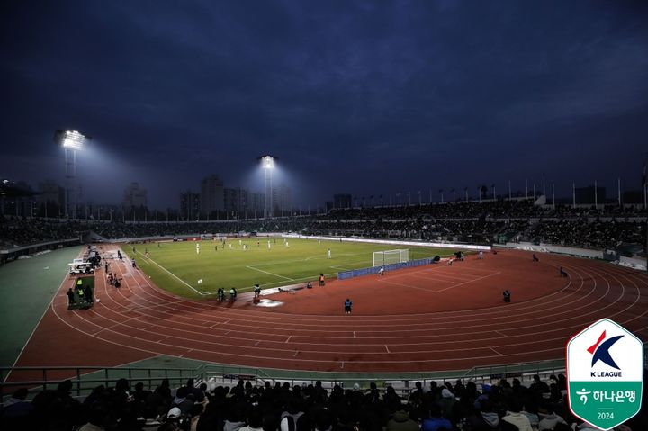 [서울=뉴시스]서울 목동종합운동장. (사진=프로축구연맹 제공)