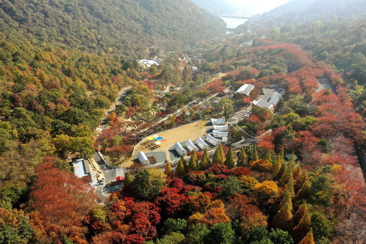 [진주=뉴시스]진주시, '월아산 숲속의 진주' 전경.(사진=진주시 제공).2024.12.02.photo@newsis.com *재판매 및 DB 금지