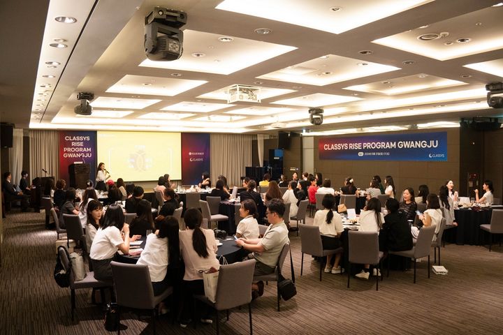 [서울=뉴시스] 2일 미용 의료기기 기업 클래시스는 병의원 실무진을 대상으로 서울 강남구 본사에서 실시한 제7회 라이즈(RISE) 프로그램을 성료했다고 2일 밝혔다. (사진=클래시스 제공) 2024.12.02. photo@newsis.com *재판매 및 DB 금지