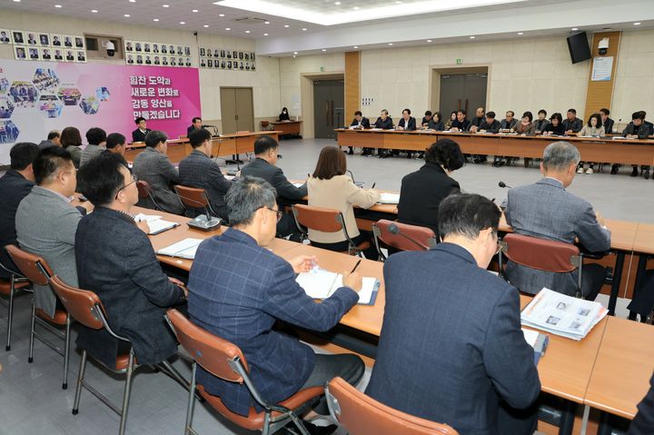 [양산=뉴시스] 2024년 시정 주요 사업 성과 보고를 주제로 12월 관리자 회의를 하고 있다. (사진=양산시 제공) 2024.12.02. photo@newsis.com *재판매 및 DB 금지