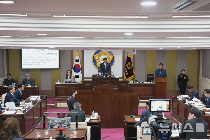 [포천=뉴시스] 제183회 임시회 개회. (사진=포천시의회 제공) 2024.12.02 photo@newsis.com