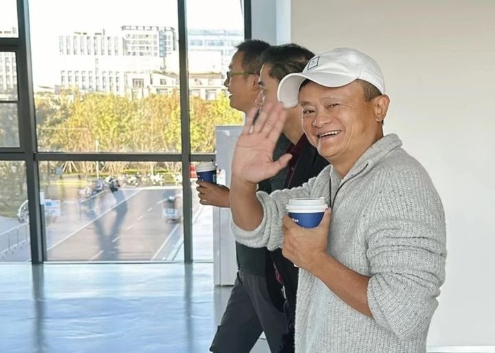 마윈 "AI시대 교육, 계산·암기보다 호기심"