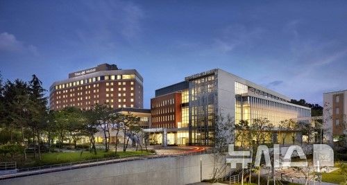 [서울=뉴시스] 더케이 호텔 서울 전경. (사진= 더케이 호텔 서울 누리집 갈무리)