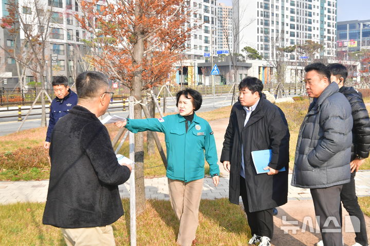 [완주=뉴시스] 이경애 완주군의원, 삼봉지구 내 황톳길 조성사업 앞장. *재판매 및 DB 금지