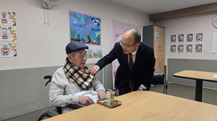 윤종진 보훈공단 이사장, 보훈원 찾아 오성규 애국지사 위문. *재판매 및 DB 금지