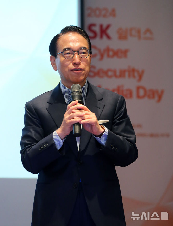 [서울=뉴시스] 김혜진 기자 = 홍원표 SK쉴더스 대표가 3일 오전 서울 강남구 코엑스에서 열린 SK쉴더스 2024 사이버 시큐리티 미디어데이에서 인사말을 하고 있다. 2024.12.03. jini@newsis.com