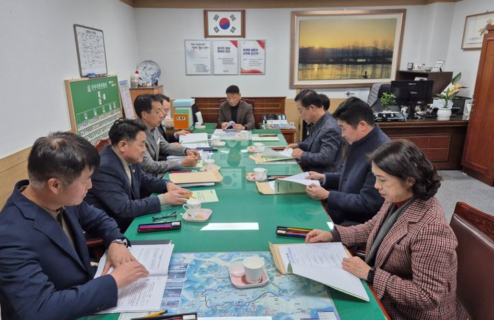 [창녕=뉴시스] 적극행정 위원회 개최하고 있다. (사진=창녕군 제공) 2024.12.04. photo@newsis.com *재판매 및 DB 금지