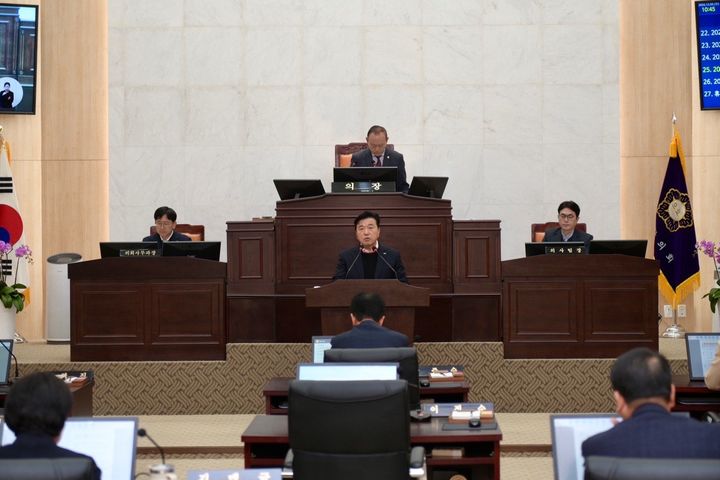 [예산=뉴시스] 최재구 예산군수, 군의회 시정연설 모습. *재판매 및 DB 금지