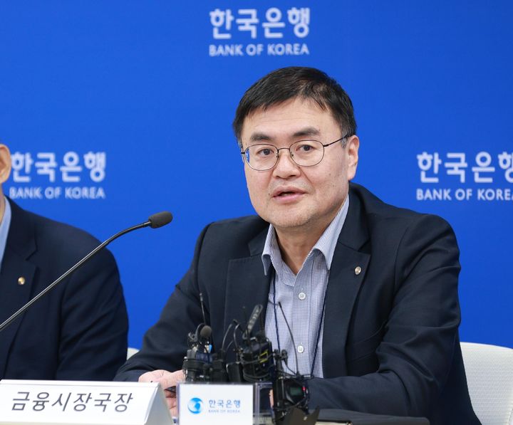 [서울=뉴시스] 최용훈 한국은행 금융시장국장이 4일 서울 중구 한국은행에서 열린 금융·외환시장 점검 및 시장안정화 조치 실시 관련 기자간담회에서 발언하고 있다. (사진=한국은행 제공) 2024.12.04. photo@newsis.com *재판매 및 DB 금지