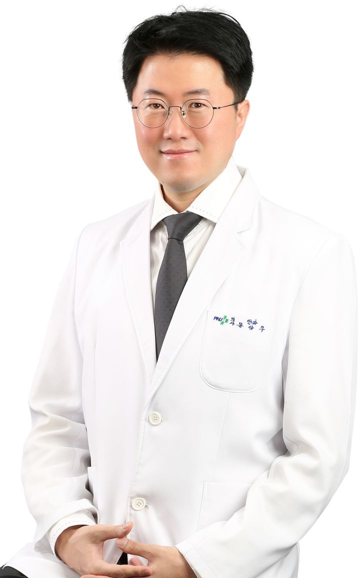 [양산=뉴시스] 양산부산대병원 안과 문상우 교수. (사진=양산부산대병원 제공) 2024.12.05. photo@newsis.com *재판매 및 DB 금지