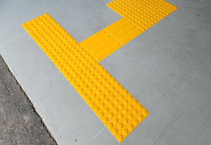 시각장애인을 위한 점자블록. *재판매 및 DB 금지