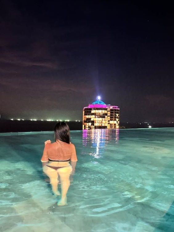 [서울=뉴시스] 5일 제이제이는 자신의 사회관계망서비스(SNS)에 "죽어라 안 빠지는 뱃살…경량 패딩 입은 기분인데 좀 추워도 좋으니 이거 좀 벗고싶네요ㅋㅋ"라는 글과 함께 사진을 올렸다. (사진=인스타그램 갈무리) *재판매 및 DB 금지