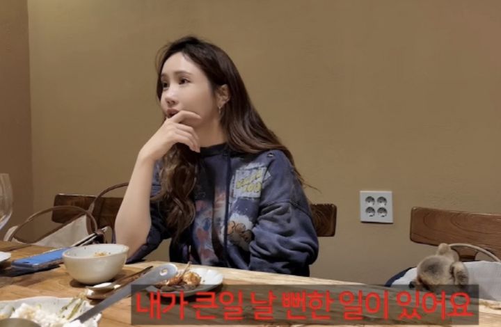 [서울=뉴시스] 4일 이다해의 개인 유튜브 채널 '1+1=이다해'에는 '초보 유튜버 다해의 하루(feat.그레이튼)'라는 제목의 영상이 올라왔다. (사진=유튜브 갈무리) *재판매 및 DB 금지