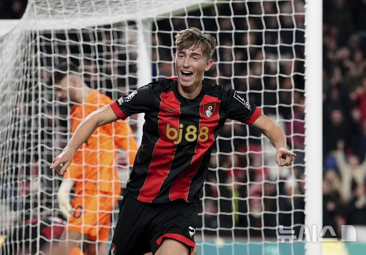 [본머스=AP/뉴시스]레알 마드리드 입단하는 하위선. 2024.12.05.