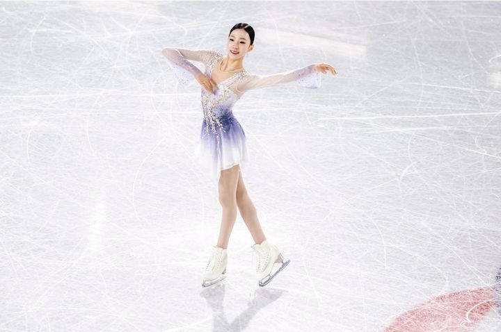 [서울=뉴시스] 피겨스케이팅 국가대표 김유성(평촌중)이 6일(한국시각) 프랑스 그르노블에서 열린 국제빙상경기연맹(ISU) 주니어 그랑프리 파이널 여자 싱글 쇼트프로그램에 나서 연기를 펼치고 있다. (사진=ISU 피겨스케이팅 공식 SNS 캡처) 2024.12.06. *재판매 및 DB 금지