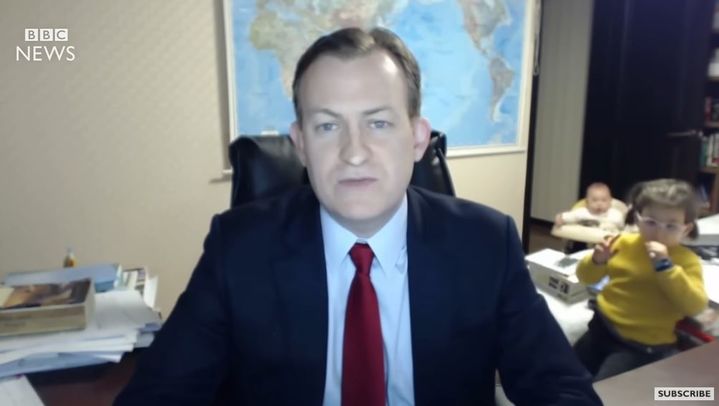 [서울=뉴시스] 켈리 교수는 지난 4일(현지시각) CNN 방송 화상 연결을 통해 한국의 비상계엄 사태에 대해 인터뷰했다. (사진= 유튜브 캡처) *재판매 및 DB 금지