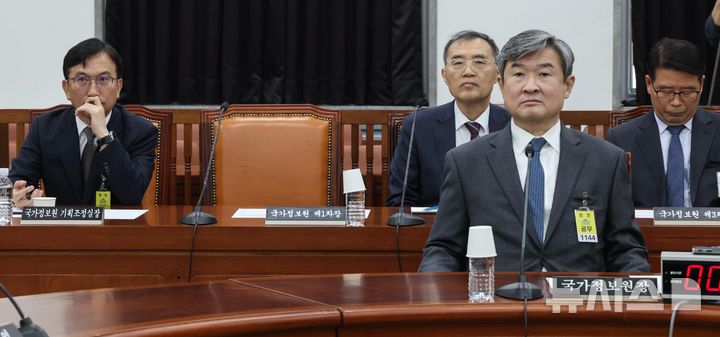 [서울=뉴시스] 국회사진기자단 = 7일 국회 정보위원회에서 열린 비상계엄 관련 긴급 현안질의가 홍장원 국정원 1차장이 불참한 가운데 열리고 있다. 2024.12.07. photo@newsis.com