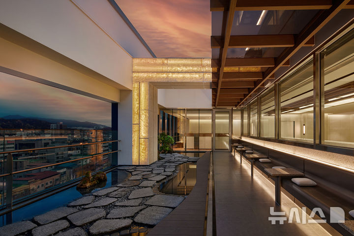 [서울=뉴시스] 신라스테이 전주 루프탑. (사진= 신라스테이 전주 제공)