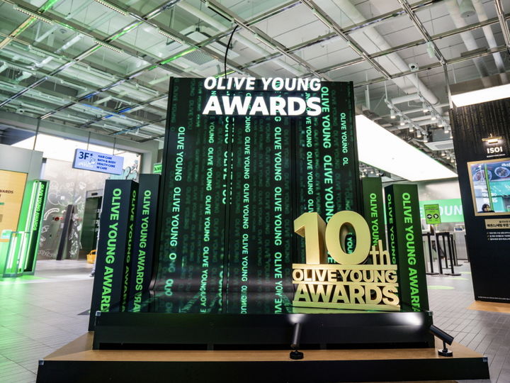 [서울=뉴시스] CJ올리브영은 이달 한 달 간 전국 올리브영 매장과 공식 온라인몰, 글로벌몰 등에서 '2024 올리브영 어워즈'를 진행한다고 9일 밝혔다. (사진=CJ올리브영 제공) *재판매 및 DB 금지